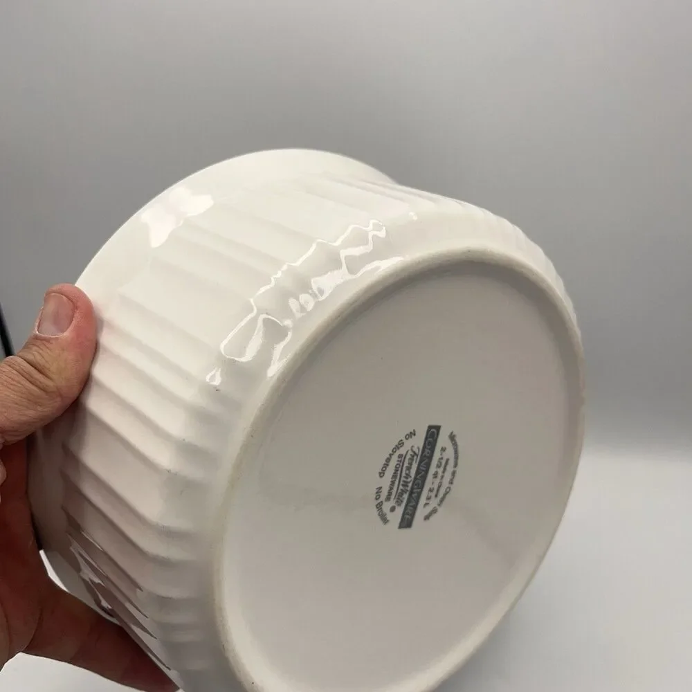 Corning Ware French White 2. 5 Quart Stoneware Round Casserole Baking Dish USA